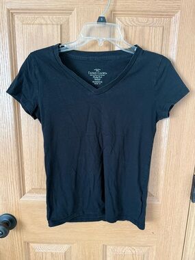 Faded Glory Black V-Neck Short Sleeve Tee